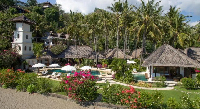 Бунгало рядом с пляжем Palm Garden Amed Beach & Spa Resort Bali