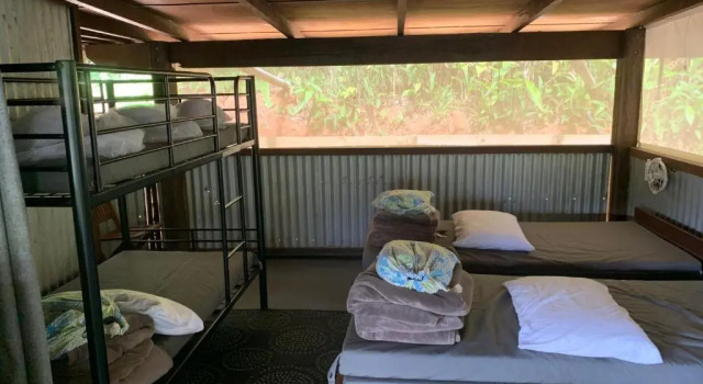 Коттедж с балконом и с красивым видом из окна Noah Creek Eco Huts