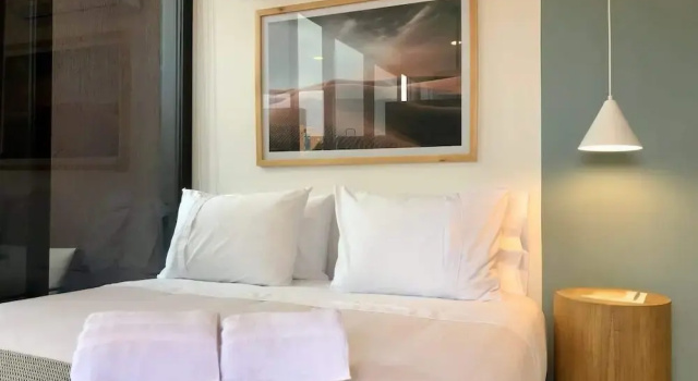 Cozy Studio w/ Balcony in Laureles Medellín, Забронировать Апартаменты/квартира Отели Медельин с парковкой, рядом с Конгресс-центр Plaza Mayor, Парковка
