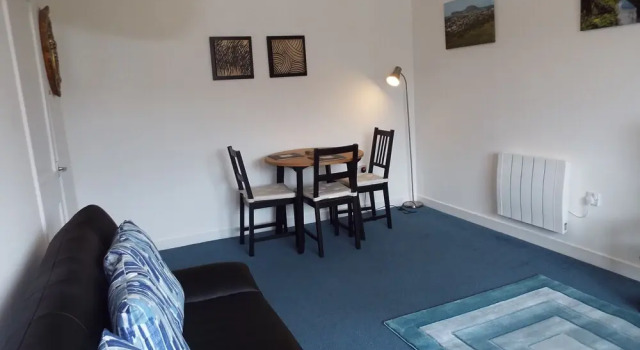 Ideal Central Edinburgh location with free on-site private parking