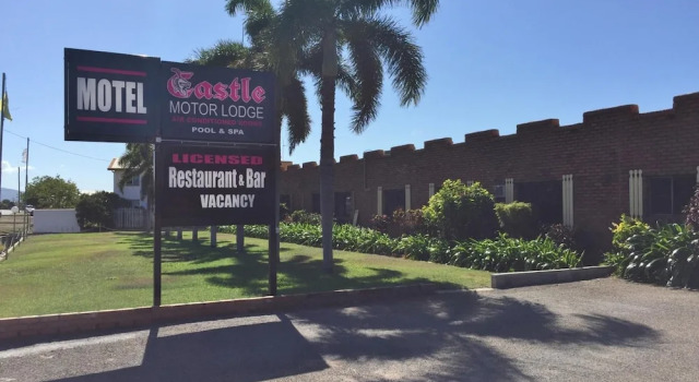 Castle Motor Lodge, Buchen Sie Gasthaus Hotels in Bowen mit Pool, Schwimmbad