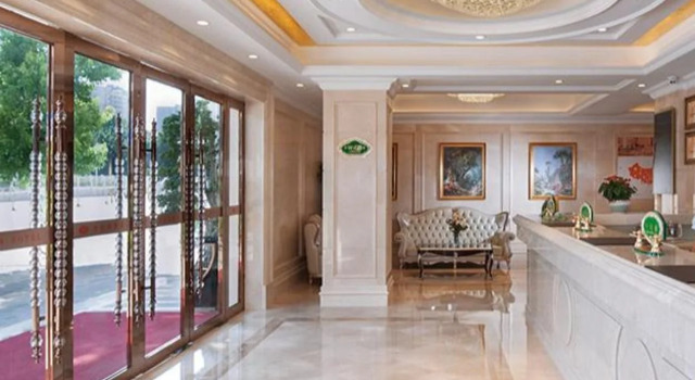 Vienna Hotel (Shenzhen Guanlan Changhu Metro Station) ), Rezerwuj Hotel Hotele w Shenzhen z parkingiem, Parking