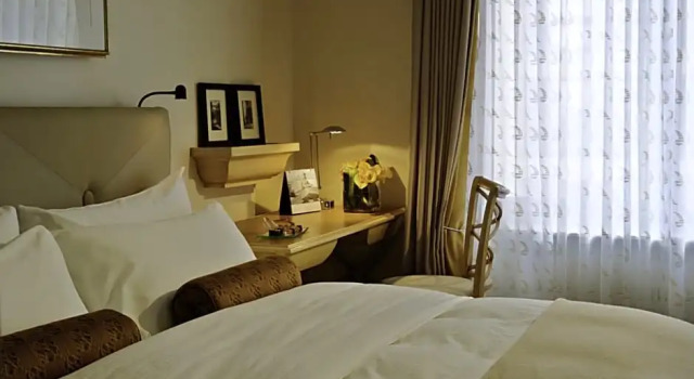 Номер Deluxe Taj Campton Place