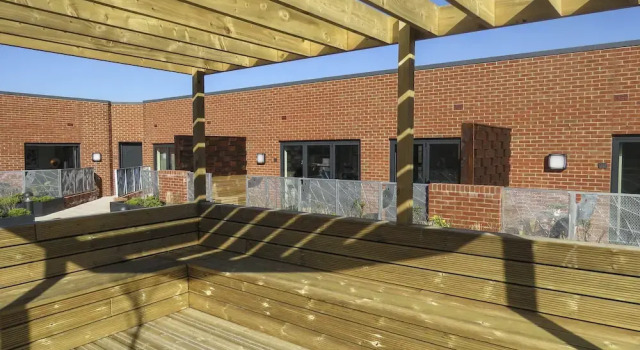Tudors eSuites Roof Garden Penthouse with Gated Parking