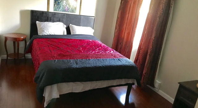 Large Redmond House Close to Downtown, Book Hotel Redmond Washington (state)