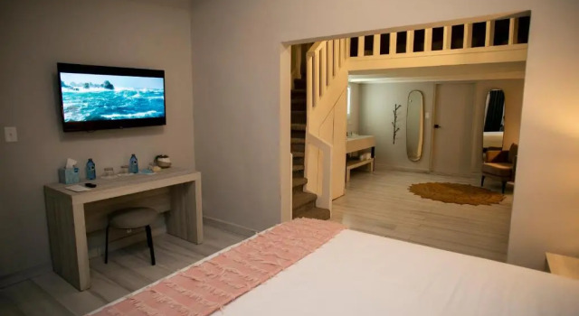 Полулюкс Deluxe Trópica Beach Hotel