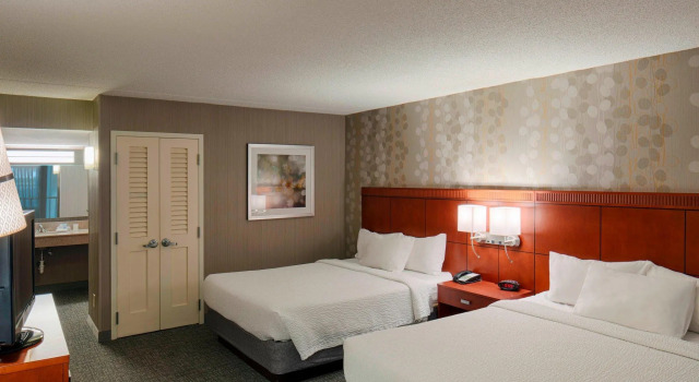 Четырёхместный номер Standard Columbus Hilliard Hotel