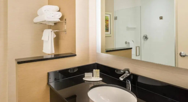 Люкс Fairfield Inn & Suites by Marriott Orlando East/UCF Area