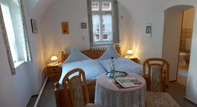 Kurheim Haus Linde, Забронировать Отель Отели Бад-Эльстер 3 звезды, 3*