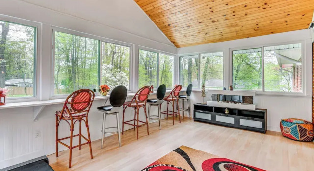 Коттедж 14 Mi to DC: Retreat w/ Patio & Sunroom!