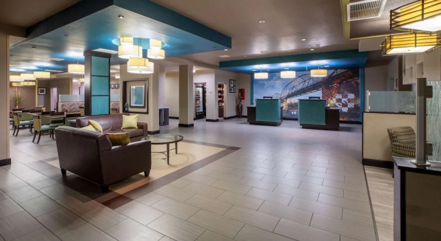 La Quinta Inn & Suites by Wyndham Durant, Buchen Sie Hotel Durant Texoma