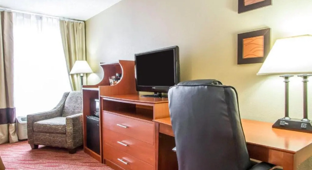 Четырёхместный номер Standard Comfort Inn Poplar Bluff North