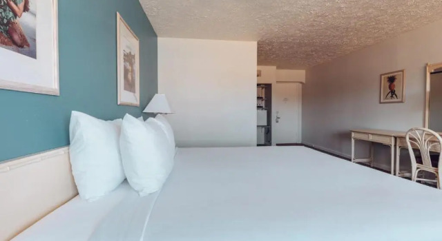Двухместный номер Standard с видом на сад Maui Seaside Hotel