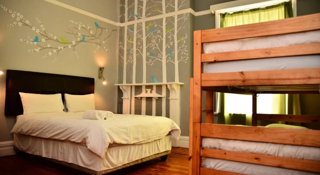 Big Blue Backpackers, Забронировать Отель Отели Кейптауна 4 звезды, рядом с MyCiTi Station Granger Bay, 4*