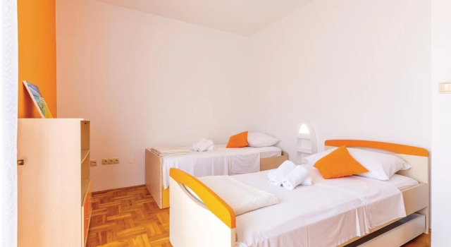 Holiday Home Kastel Luksic 12, Забронировать Отель Отели Каштел-Лукшич 3 звезды, 3*