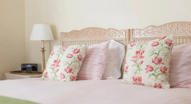 Коттедж JOIVY Stylish 3 BR House with Patio, Short Walk to Regents Park & Harley Street