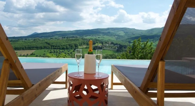 Люкс с видом на бассейн Casa M Tuscany