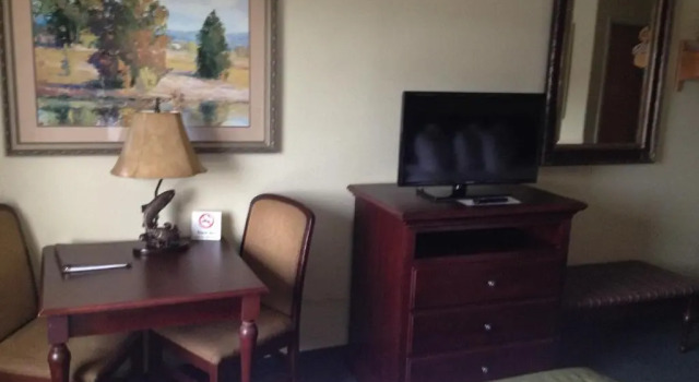 Standard Zimmer Super 8 by Wyndham McCall
