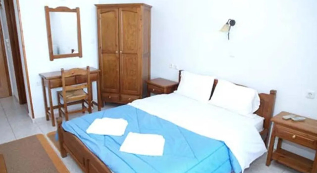 To Limanaki, Book Hotel Chorefto 