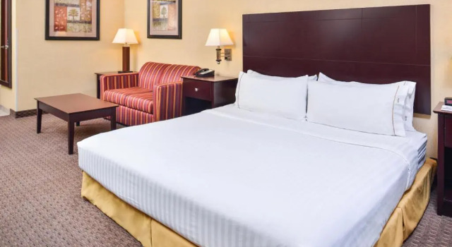 Номер Deluxe Holiday Inn Express Hotel & Suites Portland - Jantzen Beach by IHG