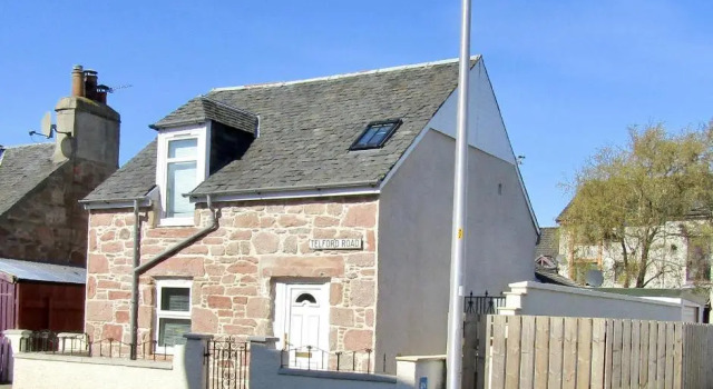 No 10 The Cottage, Забронировать Дом для отпуска Отели Инвернесс с парковкой, рядом с Inverness Visit Scotland Information Centre, Парковка