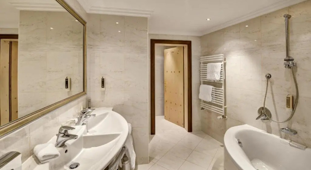 Полулюкс Hotel Brigitte