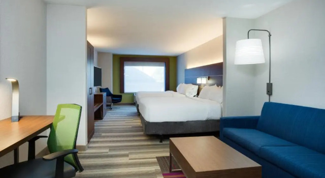 Четырёхместный люкс Holiday Inn Express Hotel & Suites Tampa-Fairgrounds-Casino by IHG