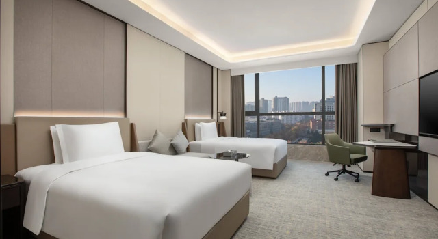 Четырёхместный номер Standard Crowne Plaza Zhengzhou High Tech Zone by IHG