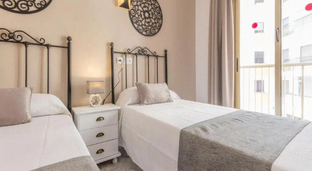 Двухместный номер Standard с балконом Hostal Dinamarca