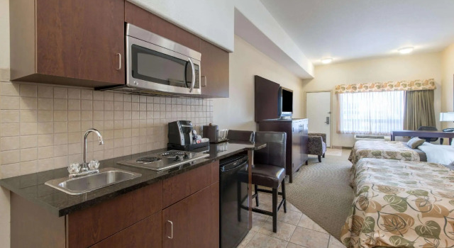 Camera quadrupla Standard Ramada by Wyndham Wainwright