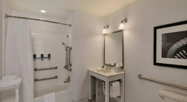 Двухместный люкс c 1 комнатой Four Points by Sheraton Seattle Airport South