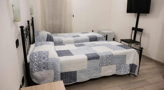 Il Giardino dell'Eden, Boek Hotel Acilia Lazio