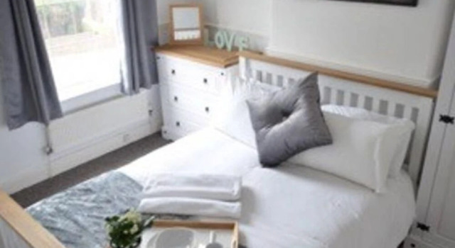 Little Gem, Prenota Hotel Dudley 