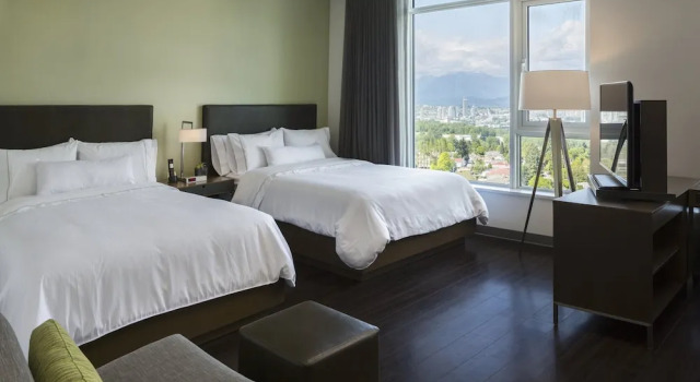 Четырёхместная студия Element by Marriott Vancouver Metrotown