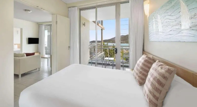 Люкс с 2 комнатами с балконом Club Wyndham Airlie Beach