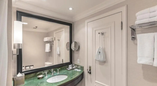 Четырёхместный номер Standard Fairmont Hotel Macdonald