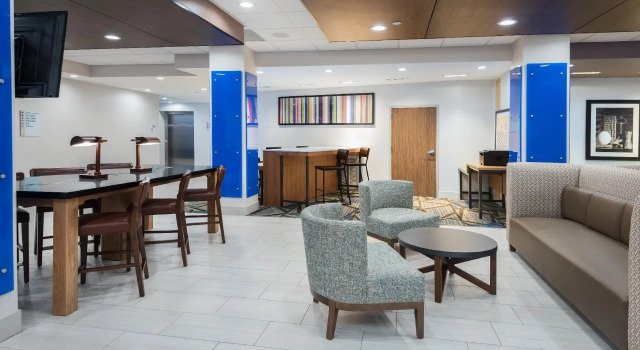 Holiday Inn Express & Suites Sugar Land SE - Missouri City by IHG