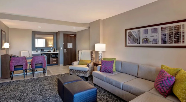 Двухместный номер Standard с балконом Embassy Suites By Hilton Oklahoma City Northwest