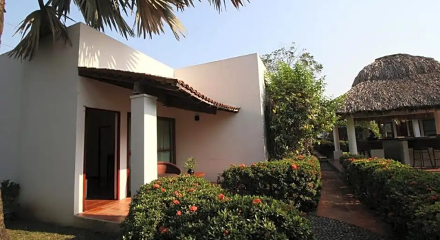 Бунгало Villa Blanca Suites