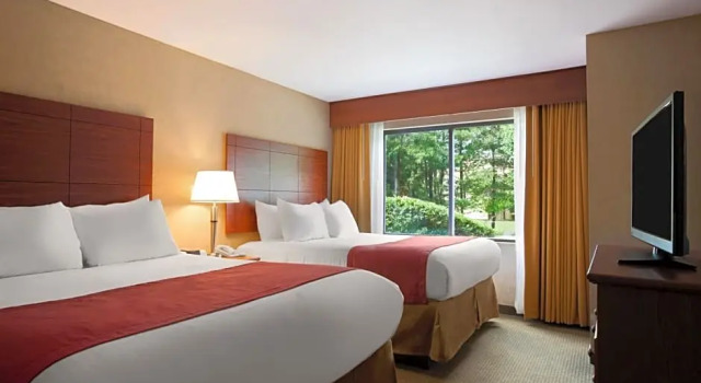 Четырёхместный люкс Ramada by Wyndham Toms River