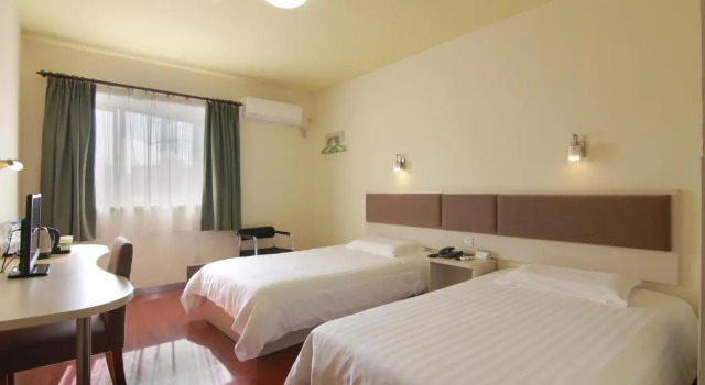 Двухместный номер Standard Motel Shanghai Jinshajiang Road Daduhe Road Metro Station
