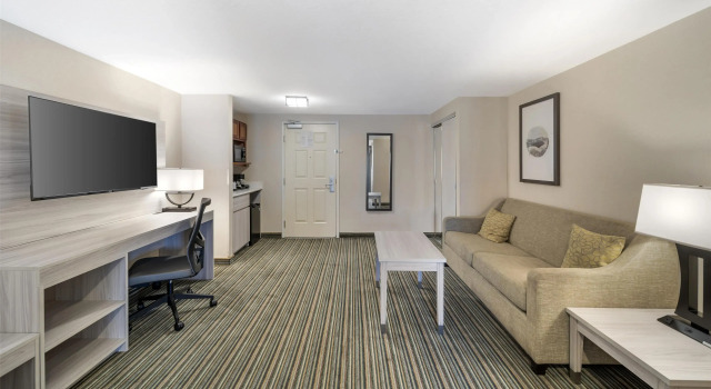 Четырёхместный люкс Best Western Plus Twin View Inn & Suites