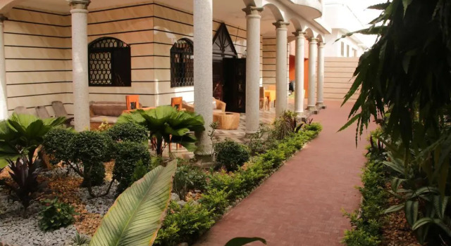 Villa Mia Abidjan, Boek Villa Cocody 