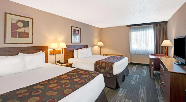Четырёхместный номер Standard Ramada by Wyndham Bismarck