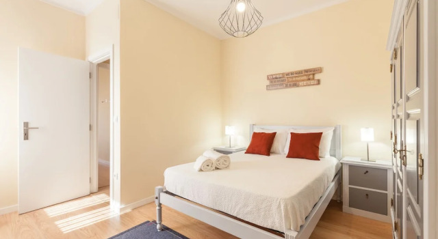 Feel at Home - Private Parking, Забронировать Отель Бизнес-отели Браги, 4* 5*
