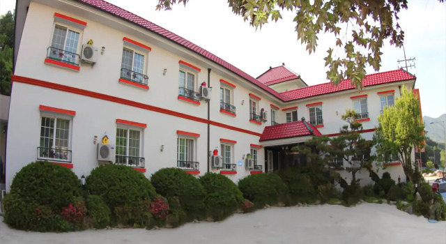 Muju Naos Pension
