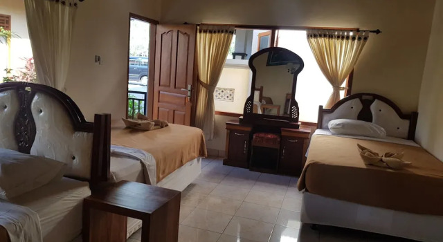 Кровать в общем номере Hotel My Lovina