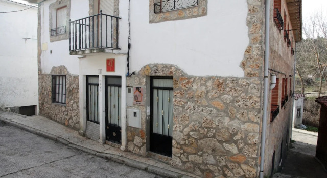 Casa Rural El Cerro y el Frontón, Rezervați Hotel Hoteluri în Vadillo cu parcare, Parcare
