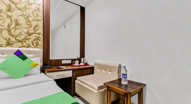 Treebo Trend Square Philip, Varaa Hotelli Banūr Punjab