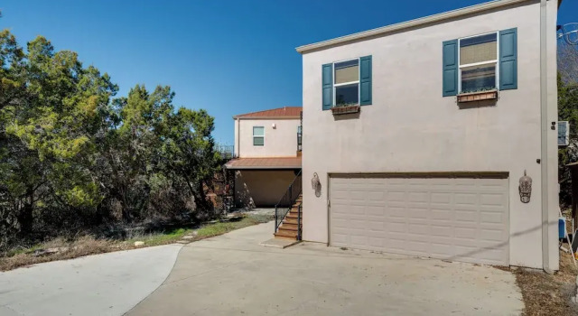 Near Lake Travis & Marina: Modern Austin Getaway!, 预订 酒店 奥斯汀 Greater Austin